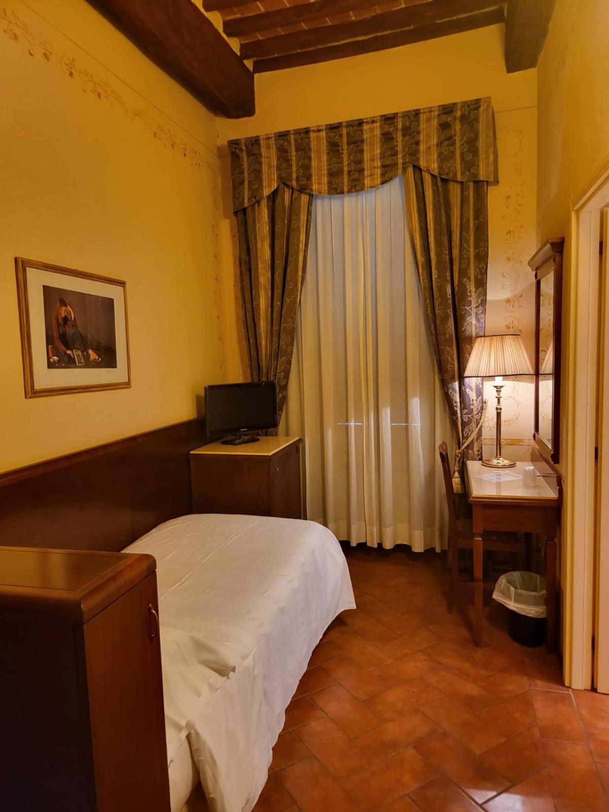 Hotel Logge Dei Mercanti Monte San Savino Exterior photo