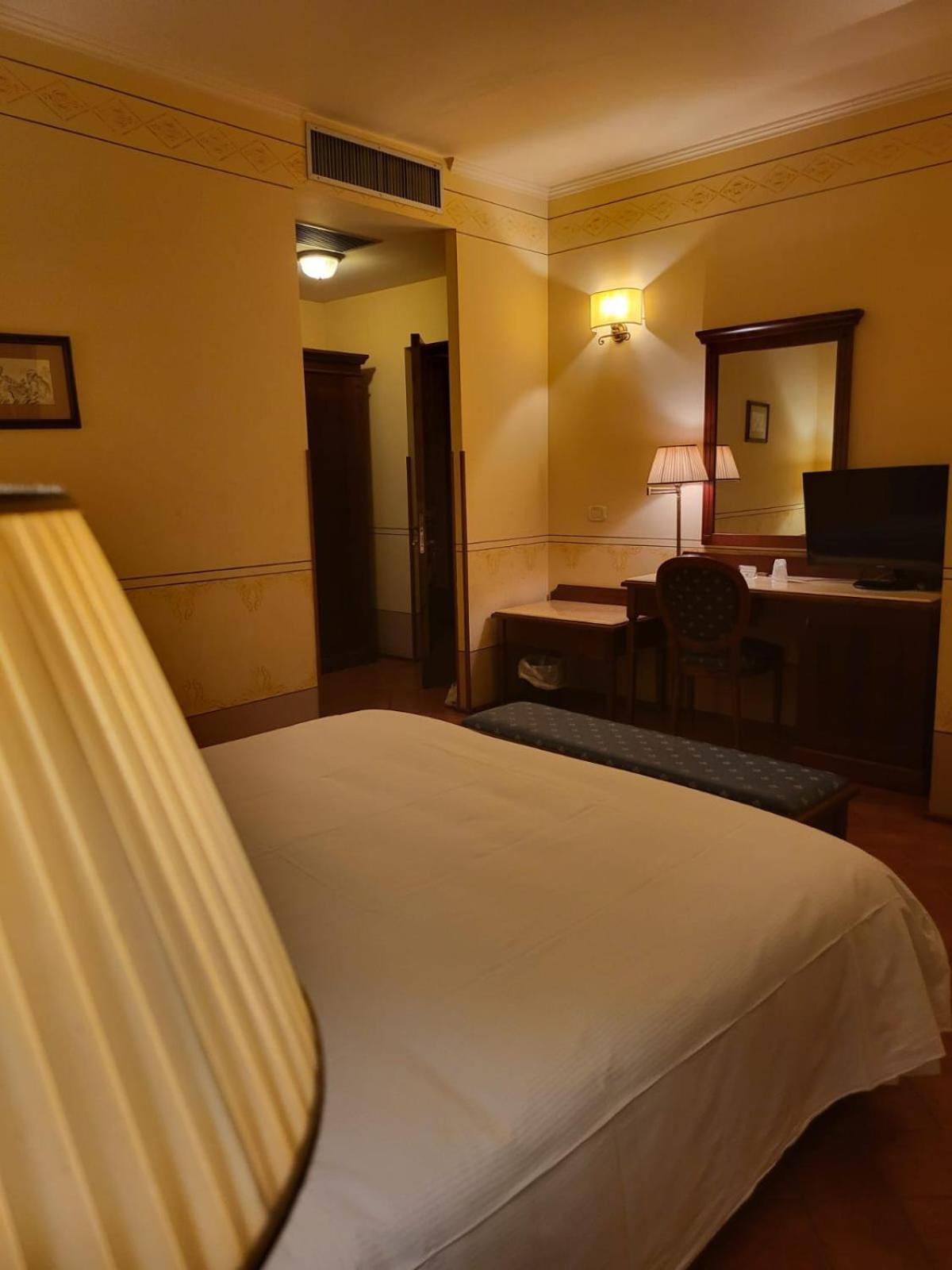 Hotel Logge Dei Mercanti Monte San Savino Exterior photo