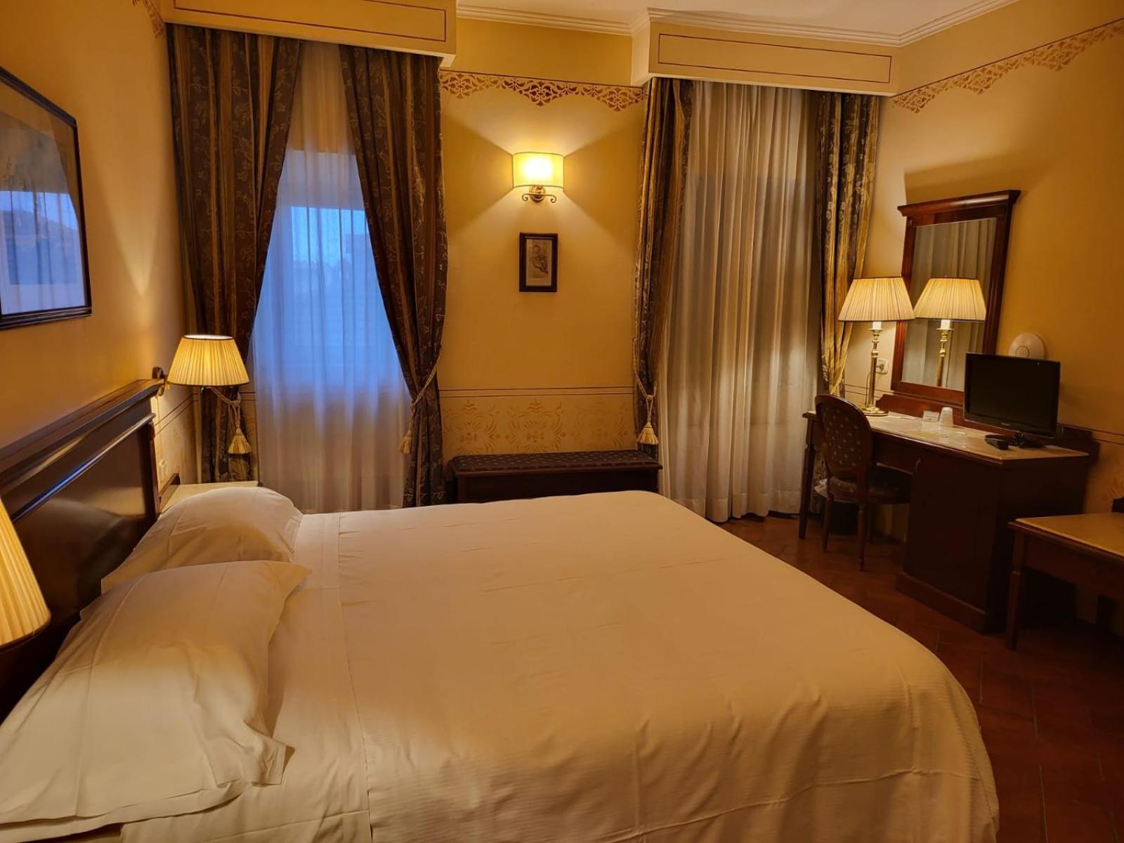 Hotel Logge Dei Mercanti Monte San Savino Exterior photo