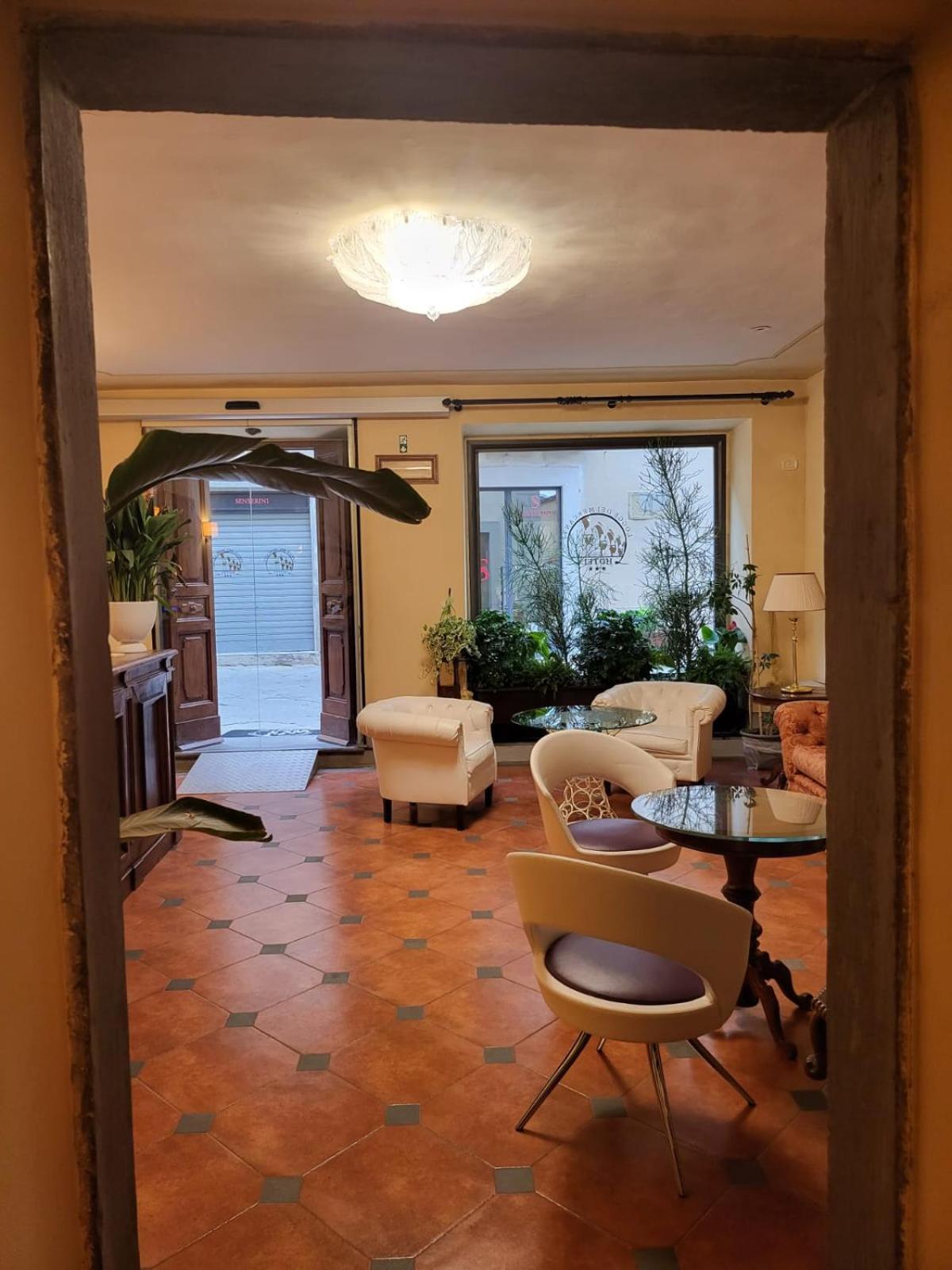 Hotel Logge Dei Mercanti Monte San Savino Exterior photo